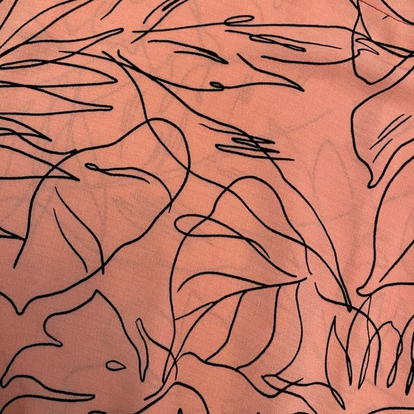 Sweet Rain Pink Leaf Pattern Top size medium tie front - Picture 5 of 7